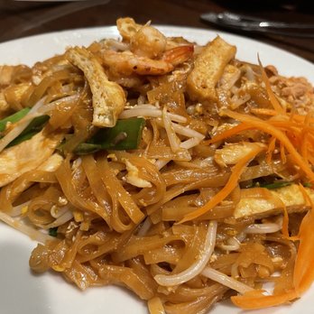 Sweetee Thai Cafe - Pad Thai with shrimp n chicken - Thai Near Me - Artesia, California