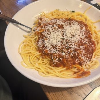 Olive Garden Italian Restaurant - Spaghetti with meat sauce - Italian Near Me - Plainfield, Illinois