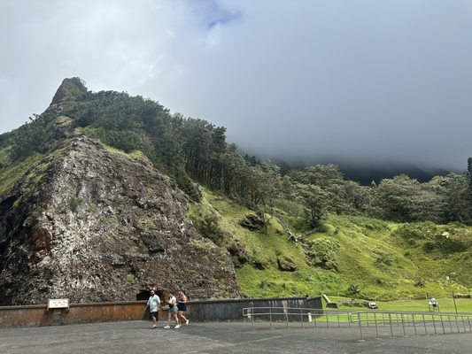Nuʻuanu Pali Lookout by null