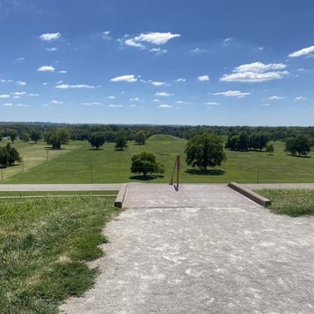 Cahokia Mounds - Parks Near Me - Collinsville, Illinois