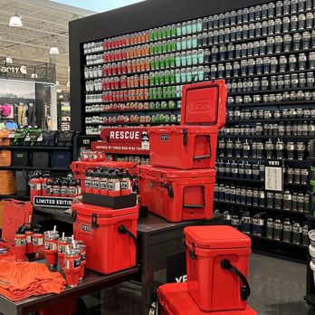 DICK'S Sporting Goods - Display - Sports Wear Near Me - Chesapeake, Virginia