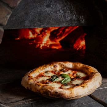 Papaiolo - A taste of tradition: Our authentic pizza, fresh from the wood-fired oven. - Pizza Near Me - Praha 1, Puerto Rico