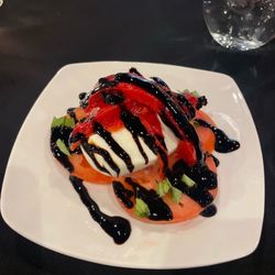 Vito's Wine Cellar - Burrata caprese