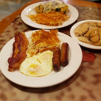 Beach Cafe - Bacon sausage and egg breakfast with pancakes and hash Browns - Cafes Near Me - Laughlin, Nevada