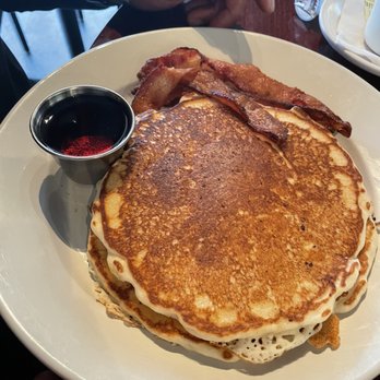 Fresh Egg Restaurant - Pancakes w/ side of bacon - Breakfast & Brunch Near Me - Cornelius, North Carolina
