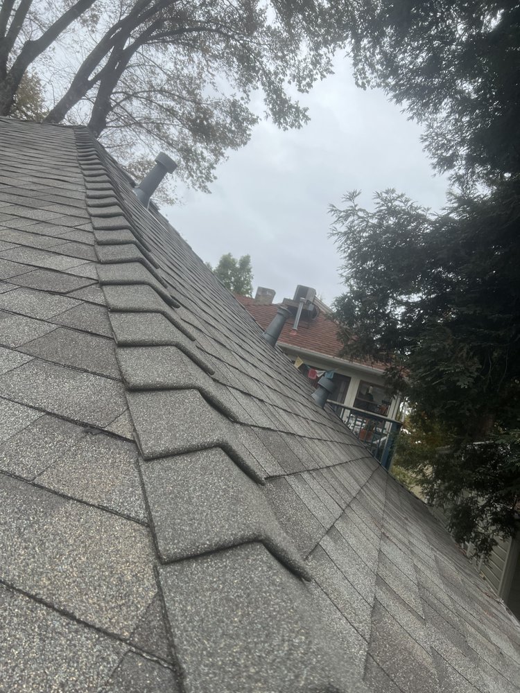 Slide of Los Reyes Roofing