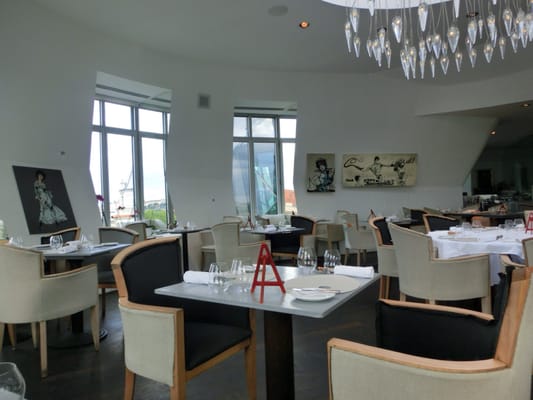 Tančící dům - Ginger & Fred Restaurant by null