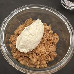 La Chemenaz - Apricot crumble with whipped cream