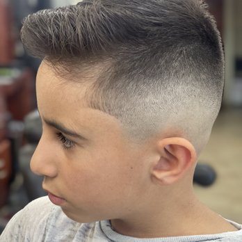 Royal Barber Shop - Skin medium fade - Barbers Near Me - Ventura, California