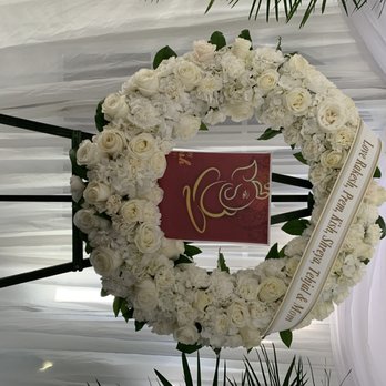 Paul's Flowers - White Wreath with picture of Ganesha instead of floral work. - Florists Near Me - Colma, California Paul's Flowers - White Wreath with picture of Ganesha instead of floral work. - Florists Near Me - Colma, California