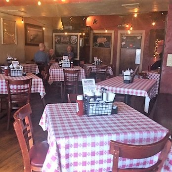 Fat Bob's Smokehouse - Red and white checkered table cloths - Barbeque Near Me - Buffalo, New York Fat Bob's Smokehouse - Red and white checkered table cloths - Barbeque Near Me - Buffalo, New York