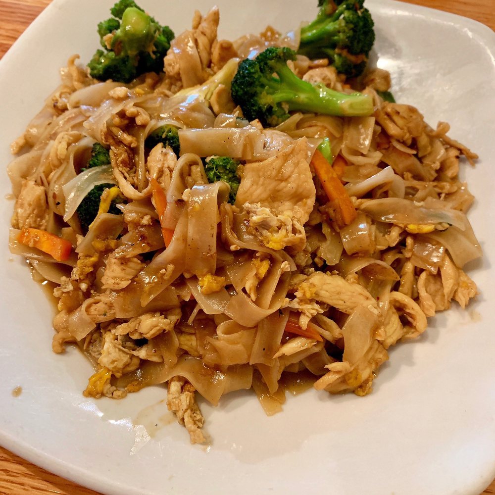 Thai-D - Chicken pad see ew - Thai Near Me - Marion, Illinois
