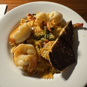 Cave Restaurant - Cheese pasta with Shrimp! (Bread was a little crispy but still delicious!) - Venues & Event Spaces Near Me - Temecula, California