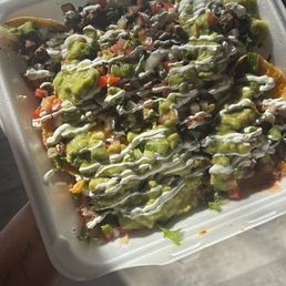 A photo of the supreme nachos