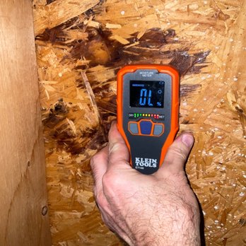 Georgia Home Inspection Services - Active roof leak - Home Inspectors Near Me - Forsyth, Georgia Georgia Home Inspection Services - Active roof leak - Home Inspectors Near Me - Forsyth, Georgia