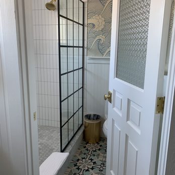 ARRIVE Wilmington - This bathroom is to die for - Hotels Near Me - Wilmington, North Carolina