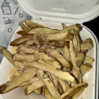MOOYAH Burgers, Fries & Shakes - Fries with green chili queso--the crispy pieces are the best! - Juice Bars & Smoothies Near Me - O'Fallon, Missouri MOOYAH Burgers, Fries & Shakes - Fries with green chili queso--the crispy pieces are the best! - Juice Bars & Smoothies Near Me - O'Fallon, Missouri