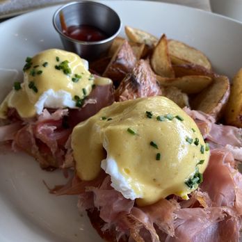 Great Maple - 'Traditional' Biscuit Benedict - New American Near Me - Newport Beach, California Great Maple - 'Traditional' Biscuit Benedict - New American Near Me - Newport Beach, California