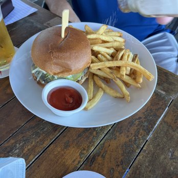 Mahony's Tavern - Mahony burger - Irish Near Me - Vancouver, British Columbia