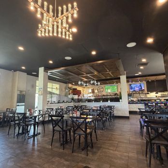 Da Burger Wing Hub & Bar - Burgers Near Me - Kapolei, Hawaii