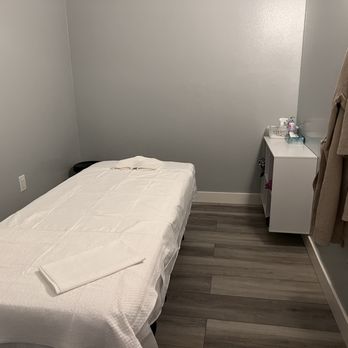 Sun Massage - Single Room - Massage Therapy Near Me - Los Angeles, California Sun Massage - Single Room - Massage Therapy Near Me - Los Angeles, California