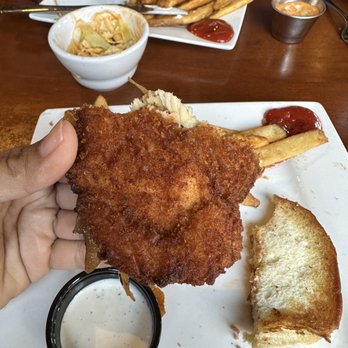 Slanted Tree Kitchen & Taproom - Crispy Fried Chicken Sandwich - Burgers Near Me - Fairfield, California