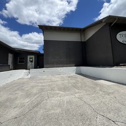 Steve Dodgen Paint & Body Shop - Office Parking