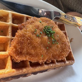 Douce Diner - Chicken and Waffle - Diners Near Me - North Vancouver, British Columbia