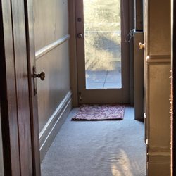 Gaslight Inn - Second floor hallway
