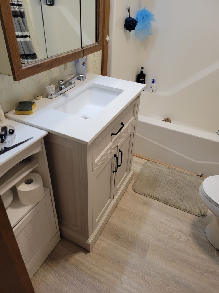 Slide of Handyman Kyle Duffey