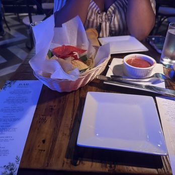 Casa Kahlo - Complimentary chips and salsa - New Mexican Cuisine Near Me - Westbury, New York