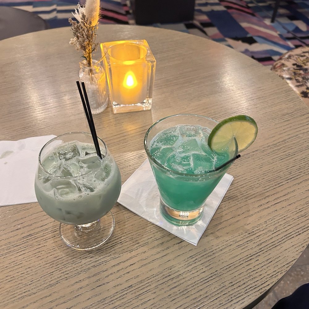 W XYZ Bar - Pretty green drinks - Cocktail Bars Near Me - Austin, Texas W XYZ Bar - Pretty green drinks - Cocktail Bars Near Me - Austin, Texas