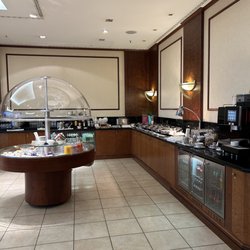 Emirates Business & First Class Lounge - Emirates Lounge on Terminal 2