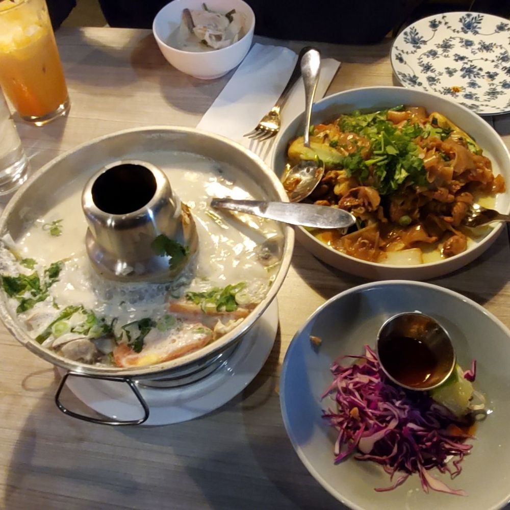 Sala Thai Tempe - Tom kra gai soup, Thai iced tea, Drunken noodles with pork. - Thai Near Me - Tempe, Arizona