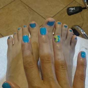 Happy Nails & Spa - Sunflower design on gel manicure with matching pedicure - Nail Salons Near Me - Rowlett, Texas Happy Nails & Spa - Sunflower design on gel manicure with matching pedicure - Nail Salons Near Me - Rowlett, Texas