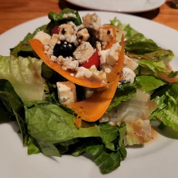Vigneto Cafe - House dinner sala, balsamic vinegar Gorganzola cheese dressinmg. - Wine Bars Near Me - Highland, New York