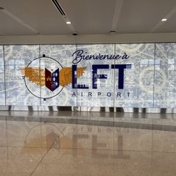 Lafayette Regional Airport - Checking out the terminal
