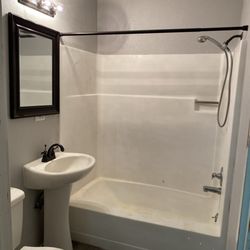 Odd Mom Odd Jobs - Move out clean, bathroom.
