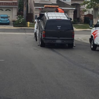 Oscar Towing - Hooking up my car to the tow truck. Fast service. - Towing Near Me - Escondido, California