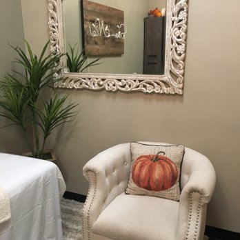 Phenix Salon Suites La Mirada - Soo-Nia Beauty Care Studio:Phenix La Mirada: Setting the mood for a Fall in Love Ambiance: - Hair Salons Near Me - La Mirada, California Phenix Salon Suites La Mirada - Soo-Nia Beauty Care Studio:Phenix La Mirada: Setting the mood for a Fall in Love Ambiance: - Hair Salons Near Me - La Mirada, California