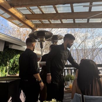 Mangos Southern Kitchen and Bar - 3 people to bring out food but not 1 available to bring us water - Breakfast & Brunch Near Me - Tampa, Florida