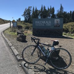 This S5 from South Maui Bicycles took me all the way from Wailea to Haleakala -- great bike!! This S5 from South Maui Bicycles took me all the way from Wailea to Haleakala -- great bike!!