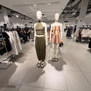 H&M - Men's Clothing Near Me - Elizabeth, New Jersey