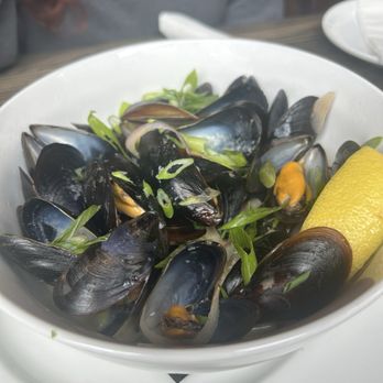 The Brown Hound Public House - Mussels - Pubs Near Me - Halifax, Nova Scotia