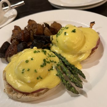 King Bar by David Burke - Brunch - Eggs Benedict - New American Near Me - Garden City, New York King Bar by David Burke - Brunch - Eggs Benedict - New American Near Me - Garden City, New York