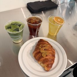 miso maple matcha, not sure what the middle drink is tbh looks like coldbrew, iced genmaicha tea. with pistachio pastry