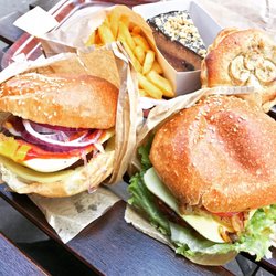 East Side Burgers - Burgers, fries, cheesecake and tart. ALL VEGAN