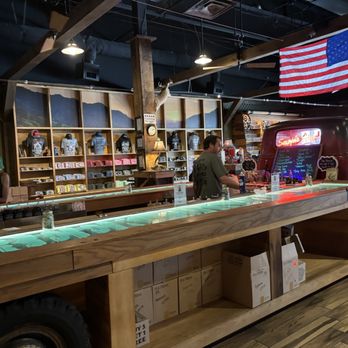 Smith Creek Moonshine - Bar tasting - Distilleries Near Me - Pigeon Forge, Tennessee