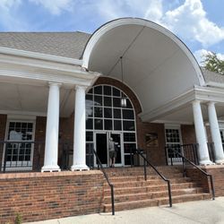 United States Postal Service - Entrance into this USPS location.