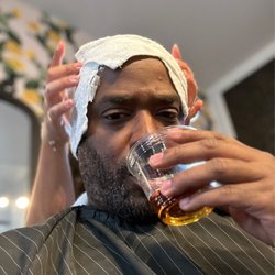 Barbon's Barbershop - Straight razor head shave